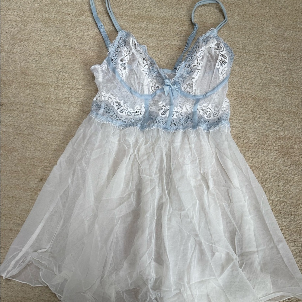 Elegant DKNY White and Blue Lace Chemise